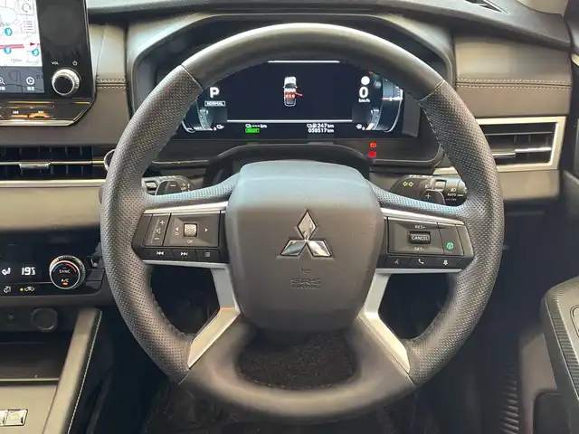 三菱 アウトランダー ＰＨＥＶ G 埼玉県 2023(令5)年 3.9万km ホワイトダイヤモンド 三菱e-Assist/純正メモリナビ/　　BT/フルセグ/Apple CarPlay　/全方位モニター　/パワーバックドア　/レーダークルーズコントロール　/LED　/ハーフレザーシート　　/シートヒーター　/純正20インチアルミ/ブラインドスポットモニター/ヘッドアップディスプレイ/パドルシフト/ステアリングヒーター/スイッチ　/ワイヤレス充電 /ETC2.0