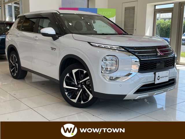 三菱 アウトランダー ＰＨＥＶ G 埼玉県 2023(令5)年 3.9万km ホワイトダイヤモンド 三菱e-Assist/純正メモリナビ/　　BT/フルセグ/Apple CarPlay　/全方位モニター　/パワーバックドア　/レーダークルーズコントロール　/LED　/ハーフレザーシート　　/シートヒーター　/純正20インチアルミ/ブラインドスポットモニター/ヘッドアップディスプレイ/パドルシフト/ステアリングヒーター/スイッチ　/ワイヤレス充電 /ETC2.0