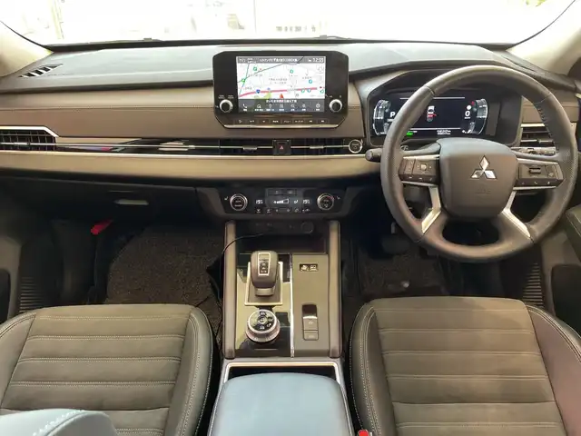 三菱 アウトランダー ＰＨＥＶ G 埼玉県 2023(令5)年 3.9万km ホワイトダイヤモンド 三菱e-Assist/純正メモリナビ/　　BT/フルセグ/Apple CarPlay　/全方位モニター　/パワーバックドア　/レーダークルーズコントロール　/LED　/ハーフレザーシート　　/シートヒーター　/純正20インチアルミ/ブラインドスポットモニター/ヘッドアップディスプレイ/パドルシフト/ステアリングヒーター/スイッチ　/ワイヤレス充電 /ETC2.0