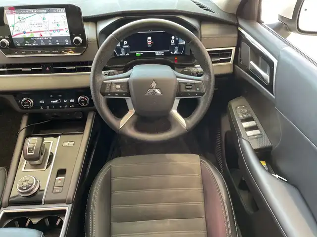 三菱 アウトランダー ＰＨＥＶ G 埼玉県 2023(令5)年 3.9万km ホワイトダイヤモンド 三菱e-Assist/純正メモリナビ/　　BT/フルセグ/Apple CarPlay　/全方位モニター　/パワーバックドア　/レーダークルーズコントロール　/LED　/ハーフレザーシート　　/シートヒーター　/純正20インチアルミ/ブラインドスポットモニター/ヘッドアップディスプレイ/パドルシフト/ステアリングヒーター/スイッチ　/ワイヤレス充電 /ETC2.0