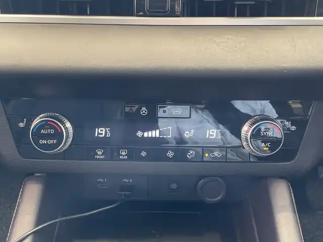 三菱 アウトランダー ＰＨＥＶ G 埼玉県 2023(令5)年 3.9万km ホワイトダイヤモンド 三菱e-Assist/純正メモリナビ/　　BT/フルセグ/Apple CarPlay　/全方位モニター　/パワーバックドア　/レーダークルーズコントロール　/LED　/ハーフレザーシート　　/シートヒーター　/純正20インチアルミ/ブラインドスポットモニター/ヘッドアップディスプレイ/パドルシフト/ステアリングヒーター/スイッチ　/ワイヤレス充電 /ETC2.0
