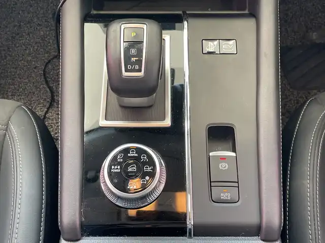 三菱 アウトランダー ＰＨＥＶ G 埼玉県 2023(令5)年 3.9万km ホワイトダイヤモンド 三菱e-Assist/純正メモリナビ/　　BT/フルセグ/Apple CarPlay　/全方位モニター　/パワーバックドア　/レーダークルーズコントロール　/LED　/ハーフレザーシート　　/シートヒーター　/純正20インチアルミ/ブラインドスポットモニター/ヘッドアップディスプレイ/パドルシフト/ステアリングヒーター/スイッチ　/ワイヤレス充電 /ETC2.0