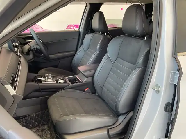 三菱 アウトランダー ＰＨＥＶ G 埼玉県 2023(令5)年 3.9万km ホワイトダイヤモンド 三菱e-Assist/純正メモリナビ/　　BT/フルセグ/Apple CarPlay　/全方位モニター　/パワーバックドア　/レーダークルーズコントロール　/LED　/ハーフレザーシート　　/シートヒーター　/純正20インチアルミ/ブラインドスポットモニター/ヘッドアップディスプレイ/パドルシフト/ステアリングヒーター/スイッチ　/ワイヤレス充電 /ETC2.0