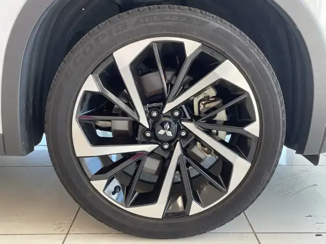 三菱 アウトランダー ＰＨＥＶ G 埼玉県 2023(令5)年 3.9万km ホワイトダイヤモンド 三菱e-Assist/純正メモリナビ/　　BT/フルセグ/Apple CarPlay　/全方位モニター　/パワーバックドア　/レーダークルーズコントロール　/LED　/ハーフレザーシート　　/シートヒーター　/純正20インチアルミ/ブラインドスポットモニター/ヘッドアップディスプレイ/パドルシフト/ステアリングヒーター/スイッチ　/ワイヤレス充電 /ETC2.0
