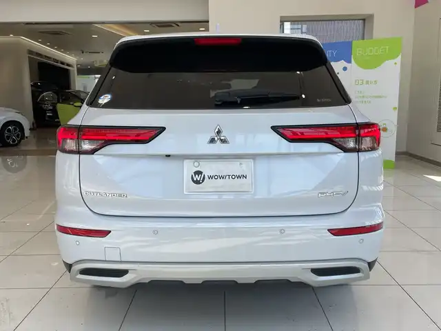 三菱 アウトランダー ＰＨＥＶ G 埼玉県 2023(令5)年 3.9万km ホワイトダイヤモンド 三菱e-Assist/純正メモリナビ/　　BT/フルセグ/Apple CarPlay　/全方位モニター　/パワーバックドア　/レーダークルーズコントロール　/LED　/ハーフレザーシート　　/シートヒーター　/純正20インチアルミ/ブラインドスポットモニター/ヘッドアップディスプレイ/パドルシフト/ステアリングヒーター/スイッチ　/ワイヤレス充電 /ETC2.0