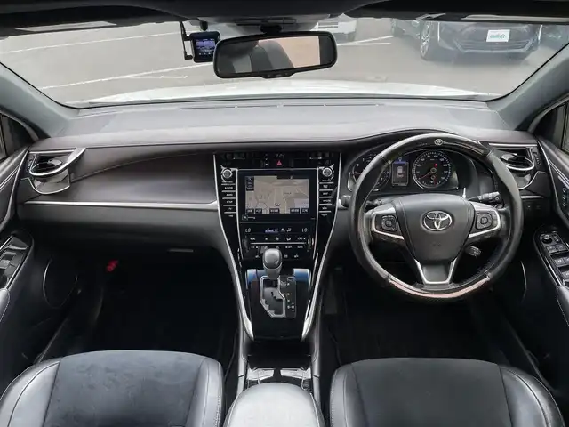 トヨタ ハリアー 東京都 2016(平28)年 7.2万km パール 純正ナビ/BT/CD/DVD/USB/TV/サンルーフ/トヨタセーフティーセンス/・インテリジェントクリアランスソナー/・プリクラッシュセーフティー/パノラミックビューモニター/JBLサウンドシステム/オートハイビーム/パワーバックドア/ステアリングスイッチ/ハーフレザーシート/運転席メモリーシート/前席パワーシート/革巻きステアリング/純正フロアマット/サイドバイザー/ETC/純正18インチアルミホイール