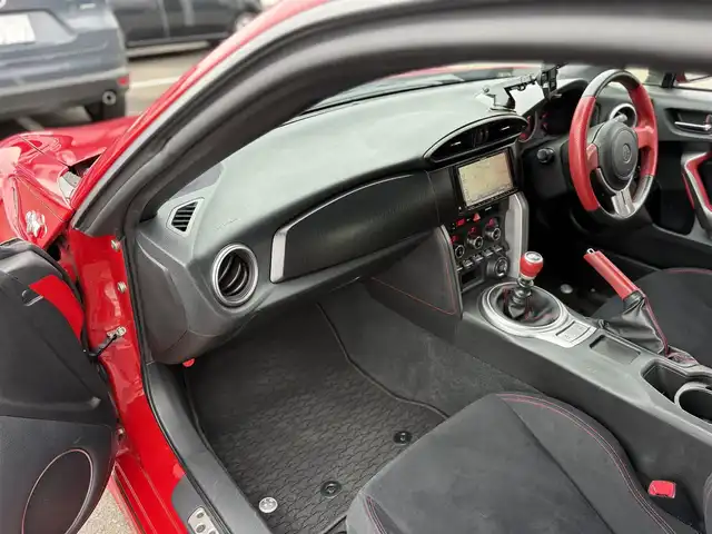 トヨタ ８６ GT 東京都 2012(平24)年 6万km 赤 ワンオーナー/TRD：Fエアロ＆マフラー/MODELLISTA：Sエアロ＆Rエアロ/RAYS18インチホイール/RSR TI200ダウンサス/ドライブレコーダー（DRV-350）/SDナビ（AVIC-MRZ90）/・フルセグTV/・Bluetooth接続/純正フロアマット/オートライト/スマートキー/保証書/取扱説明書