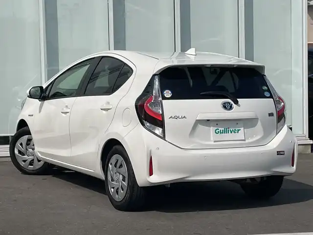 トヨタ アクア S 神奈川県 2020(令2)年 1.3万km スーパーホワイトⅡ 純正ナビ（NSLN-W68）/Bluetooth/バックカメラ /コーナーセンサー　/前後ドライブレコーダー　/ハロゲンヘッドライト　/オートライト　/純正フロアマット/リモコンキー　/レーンキープアシスト　/ABS　/横滑り防止装置　/衝突被害軽減システム/取扱説明書