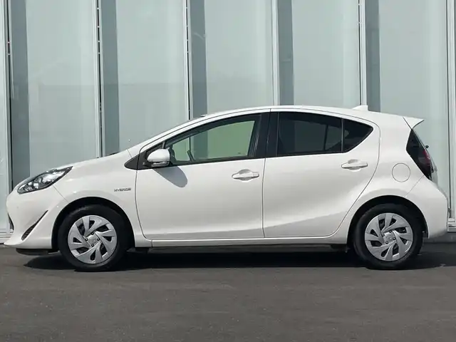 トヨタ アクア S 神奈川県 2020(令2)年 1.3万km スーパーホワイトⅡ 純正ナビ（NSLN-W68）/Bluetooth/バックカメラ /コーナーセンサー　/前後ドライブレコーダー　/ハロゲンヘッドライト　/オートライト　/純正フロアマット/リモコンキー　/レーンキープアシスト　/ABS　/横滑り防止装置　/衝突被害軽減システム/取扱説明書