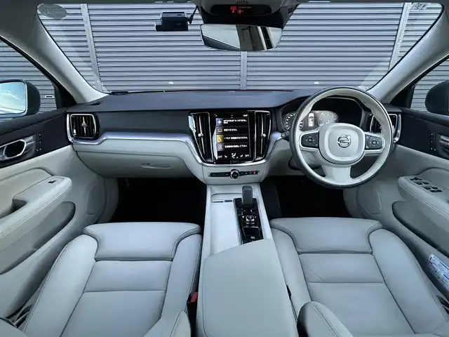 ボルボ Ｖ６０ B4 モメンタム 茨城県 2021(令3)年 2.2万km デニムブルーメタリック 白革 /Sヒ-タ- /360°C /ACC /ナビ /12セグ /LED /レーンキープアシスト /BLIS /CTA /パークアシスト /自動駐車 /純正ナビ /CarPlay /BT /USB /パワーテールゲート /ワイヤレス充電 /ステアリングヒーター /オートハイビーム /ETC2.0/ルーフレール/禁煙車