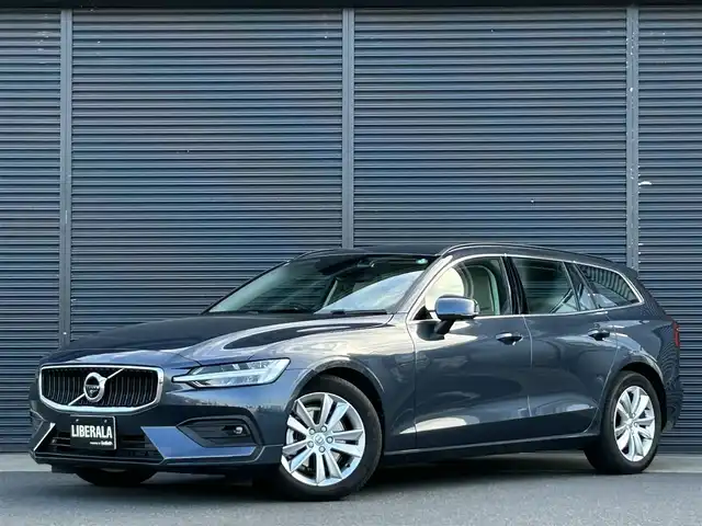 ボルボ Ｖ６０ B4 モメンタム 茨城県 2021(令3)年 2.2万km デニムブルーメタリック 白革 /Sヒ-タ- /360°C /ACC /ナビ /12セグ /LED /レーンキープアシスト /BLIS /CTA /パークアシスト /自動駐車 /純正ナビ /CarPlay /BT /USB /パワーテールゲート /ワイヤレス充電 /ステアリングヒーター /オートハイビーム /ETC2.0/ルーフレール/禁煙車