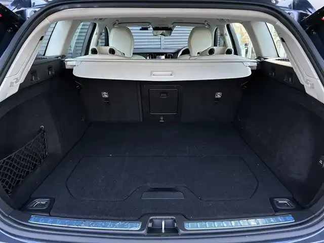 ボルボ Ｖ６０ B4 モメンタム 茨城県 2021(令3)年 2.2万km デニムブルーメタリック 白革 /Sヒ-タ- /360°C /ACC /ナビ /12セグ /LED /レーンキープアシスト /BLIS /CTA /パークアシスト /自動駐車 /純正ナビ /CarPlay /BT /USB /パワーテールゲート /ワイヤレス充電 /ステアリングヒーター /オートハイビーム /ETC2.0/ルーフレール/禁煙車