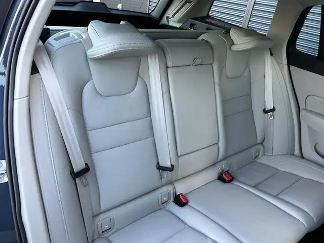 ボルボ Ｖ６０ B4 モメンタム 茨城県 2021(令3)年 2.2万km デニムブルーメタリック 白革 /Sヒ-タ- /360°C /ACC /ナビ /12セグ /LED /レーンキープアシスト /BLIS /CTA /パークアシスト /自動駐車 /純正ナビ /CarPlay /BT /USB /パワーテールゲート /ワイヤレス充電 /ステアリングヒーター /オートハイビーム /ETC2.0/ルーフレール/禁煙車