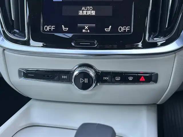 ボルボ Ｖ６０ B4 モメンタム 茨城県 2021(令3)年 2.2万km デニムブルーメタリック 白革 /Sヒ-タ- /360°C /ACC /ナビ /12セグ /LED /レーンキープアシスト /BLIS /CTA /パークアシスト /自動駐車 /純正ナビ /CarPlay /BT /USB /パワーテールゲート /ワイヤレス充電 /ステアリングヒーター /オートハイビーム /ETC2.0/ルーフレール/禁煙車