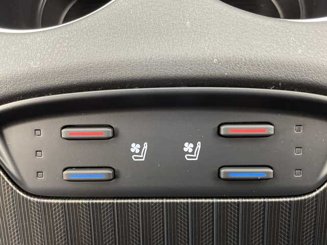 トヨタ ハリアー ハイブリッド Z レザーパッケージ 岐阜県 2022(令4)年 4.1万km プレシャスブラックパール 純正12.3インチナビ/JBLプレミアムサウンド/Bluetooth/USB/Miracast/フルセグTV/パノラミックビューモニター/ヘッドアップディスプレイ/デジタルインナーミラー/レーダークルーズコントロール/トヨタセーフティセンス/プリクラッシュセーフティシステム/レーントレーシングアシスト/クリアランスソナー/ブラインドスポットモニター/パワーバックドア/ステアリングヒーター/シートヒーター/エアシート/本革シート/ビルトインETC/ドライブレコーダー/オートLEDヘッドライト/アダプティブハイビームシステム/純正フロアマット/純正ドアバイザー/スマートキー/プッシュスタート