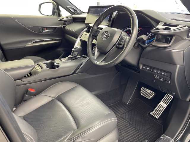 トヨタ ハリアー ハイブリッド Z レザーパッケージ 岐阜県 2022(令4)年 4.1万km プレシャスブラックパール 純正12.3インチナビ/JBLプレミアムサウンド/Bluetooth/USB/Miracast/フルセグTV/パノラミックビューモニター/ヘッドアップディスプレイ/デジタルインナーミラー/レーダークルーズコントロール/トヨタセーフティセンス/プリクラッシュセーフティシステム/レーントレーシングアシスト/クリアランスソナー/ブラインドスポットモニター/パワーバックドア/ステアリングヒーター/シートヒーター/エアシート/本革シート/ビルトインETC/ドライブレコーダー/オートLEDヘッドライト/アダプティブハイビームシステム/純正フロアマット/純正ドアバイザー/スマートキー/プッシュスタート