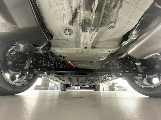 ホンダ ヴェゼル ハイブリッド e:HEV Z 滋賀県 2025(令7)年 0.1千km プラチナホワイトパール 登録済未使用車/純正9インチナビ/（Bluetooth/フルセグTV/Apple CarPlay/Android Auto)/ハーフレザーシート/バックカメラ/クリアランスソナー/電動リアゲート/LEDヘッドライト/オートライト/オートマティックハイビーム/ブラインドスポットモニター/ステアリングヒーター/D・N席シートヒーター/純正ビルトインETC/衝突軽減ブレーキ/MTモード付AT/パドルシフト/スマートキー/スペアキー/プッシュスタート