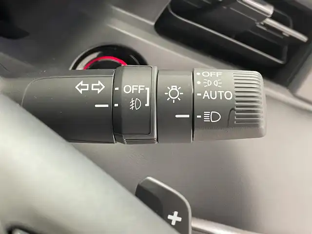 ホンダ ヴェゼル ハイブリッド e:HEV Z 滋賀県 2025(令7)年 0.1千km プラチナホワイトパール 登録済未使用車/純正9インチナビ/（Bluetooth/フルセグTV/Apple CarPlay/Android Auto)/ハーフレザーシート/バックカメラ/クリアランスソナー/電動リアゲート/LEDヘッドライト/オートライト/オートマティックハイビーム/ブラインドスポットモニター/ステアリングヒーター/D・N席シートヒーター/純正ビルトインETC/衝突軽減ブレーキ/MTモード付AT/パドルシフト/スマートキー/スペアキー/プッシュスタート