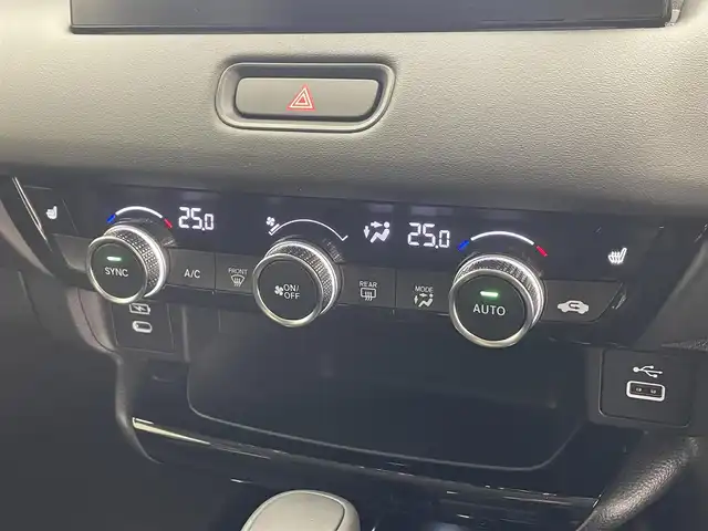 ホンダ ヴェゼル ハイブリッド e:HEV Z 滋賀県 2025(令7)年 0.1千km プラチナホワイトパール 登録済未使用車/純正9インチナビ/（Bluetooth/フルセグTV/Apple CarPlay/Android Auto)/ハーフレザーシート/バックカメラ/クリアランスソナー/電動リアゲート/LEDヘッドライト/オートライト/オートマティックハイビーム/ブラインドスポットモニター/ステアリングヒーター/D・N席シートヒーター/純正ビルトインETC/衝突軽減ブレーキ/MTモード付AT/パドルシフト/スマートキー/スペアキー/プッシュスタート