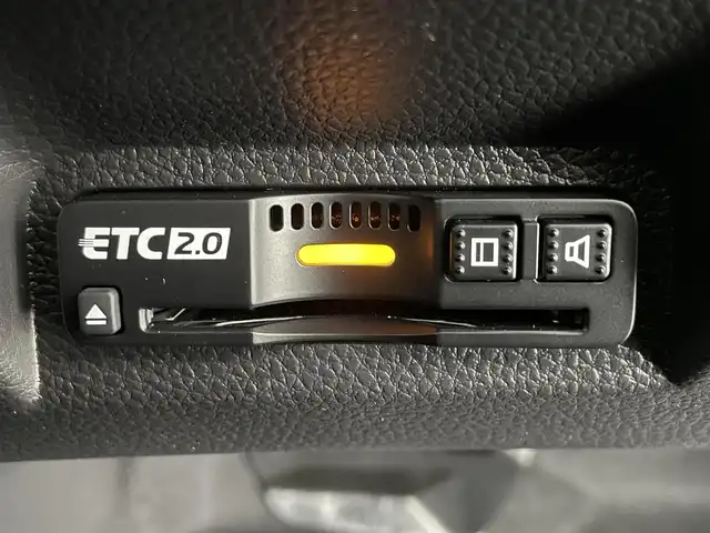 ホンダ ヴェゼル ハイブリッド e:HEV Z 滋賀県 2025(令7)年 0.1千km プラチナホワイトパール 登録済未使用車/純正9インチナビ/（Bluetooth/フルセグTV/Apple CarPlay/Android Auto)/ハーフレザーシート/バックカメラ/クリアランスソナー/電動リアゲート/LEDヘッドライト/オートライト/オートマティックハイビーム/ブラインドスポットモニター/ステアリングヒーター/D・N席シートヒーター/純正ビルトインETC/衝突軽減ブレーキ/MTモード付AT/パドルシフト/スマートキー/スペアキー/プッシュスタート