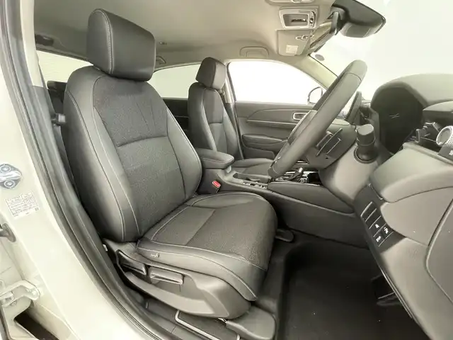 ホンダ ヴェゼル ハイブリッド e:HEV Z 滋賀県 2025(令7)年 0.1千km プラチナホワイトパール 登録済未使用車/純正9インチナビ/（Bluetooth/フルセグTV/Apple CarPlay/Android Auto)/ハーフレザーシート/バックカメラ/クリアランスソナー/電動リアゲート/LEDヘッドライト/オートライト/オートマティックハイビーム/ブラインドスポットモニター/ステアリングヒーター/D・N席シートヒーター/純正ビルトインETC/衝突軽減ブレーキ/MTモード付AT/パドルシフト/スマートキー/スペアキー/プッシュスタート