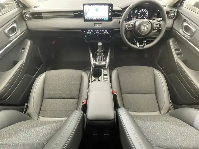 ホンダ ヴェゼル ハイブリッド e:HEV Z 滋賀県 2025(令7)年 0.1千km プラチナホワイトパール 登録済未使用車/純正9インチナビ/（Bluetooth/フルセグTV/Apple CarPlay/Android Auto)/ハーフレザーシート/バックカメラ/クリアランスソナー/電動リアゲート/LEDヘッドライト/オートライト/オートマティックハイビーム/ブラインドスポットモニター/ステアリングヒーター/D・N席シートヒーター/純正ビルトインETC/衝突軽減ブレーキ/MTモード付AT/パドルシフト/スマートキー/スペアキー/プッシュスタート