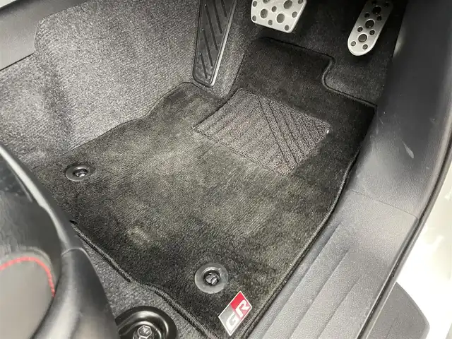 トヨタ ハイラックス Z GRスポーツ 群馬県 2023(令5)年 0.8万km スーパーホワイトⅡ ハードトノカバー/ベッドライナー/純正8型ディスプレイオーディオ/・Bluetooth/Miracast/・６スピーカー/・ナビゲーション/・USB入力（動画・音楽　再生/給電）/・音声認識マイク/＝＝＝＝＝＝＝＝＝＝＝/純正８型ディスプレイオーディオ　パノラミックビューモニター　ハーフレザーシート　ハードトノカバー　ベッドライナー　パドルシフト　衝突軽減　追従クルーズ　スマートキー　ＥＴＣ　ＬＥＤヘッドライト　禁煙車