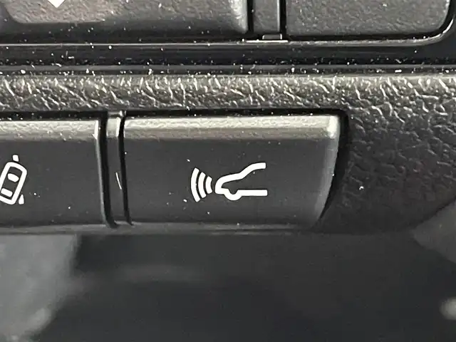 トヨタ ハイラックス Z GRスポーツ 群馬県 2023(令5)年 0.8万km スーパーホワイトⅡ ハードトノカバー/ベッドライナー/純正8型ディスプレイオーディオ/・Bluetooth/Miracast/・６スピーカー/・ナビゲーション/・USB入力（動画・音楽　再生/給電）/・音声認識マイク/＝＝＝＝＝＝＝＝＝＝＝/純正８型ディスプレイオーディオ　パノラミックビューモニター　ハーフレザーシート　ハードトノカバー　ベッドライナー　パドルシフト　衝突軽減　追従クルーズ　スマートキー　ＥＴＣ　ＬＥＤヘッドライト　禁煙車