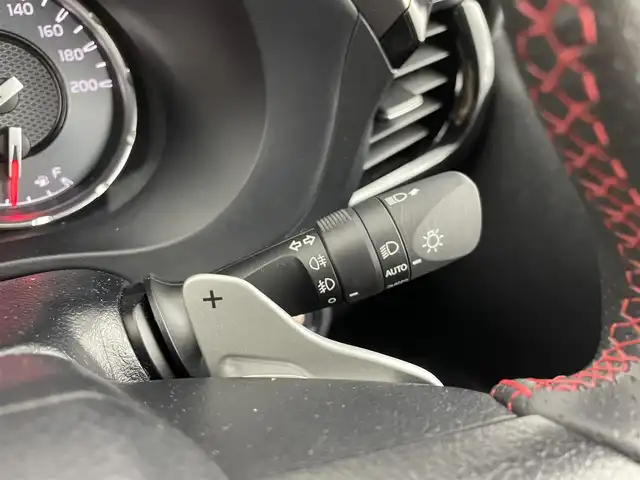 トヨタ ハイラックス Z GRスポーツ 群馬県 2023(令5)年 0.8万km スーパーホワイトⅡ ハードトノカバー/ベッドライナー/純正8型ディスプレイオーディオ/・Bluetooth/Miracast/・６スピーカー/・ナビゲーション/・USB入力（動画・音楽　再生/給電）/・音声認識マイク/＝＝＝＝＝＝＝＝＝＝＝/純正８型ディスプレイオーディオ　パノラミックビューモニター　ハーフレザーシート　ハードトノカバー　ベッドライナー　パドルシフト　衝突軽減　追従クルーズ　スマートキー　ＥＴＣ　ＬＥＤヘッドライト　禁煙車