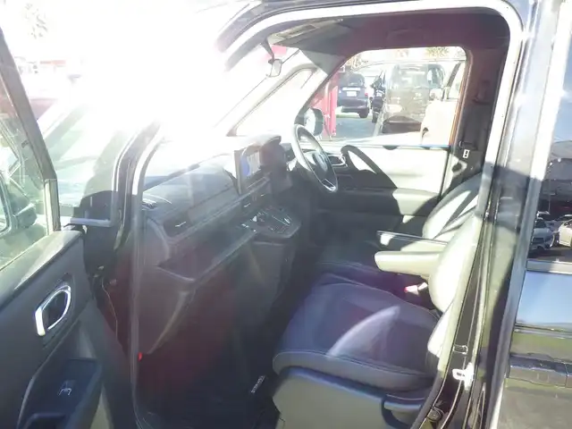 ホンダ ステップワゴン スパーダ eHEV 千葉県 2024(令6)年 1.5万km クリスタルブラックパール ホンダセンシング/・衝突軽減ブレーキ（CMBS）/・車線維持支援システム（LKAS）/・アダプティブクルーズコントロール（ACC）/・後方誤発進抑制機能/・誤発進抑制機能/パワーバックドア/両側パワースライドドア/ハーフレザーシート/前席シートヒーター/ホンダコネクトナビ/地デジTV/【DVD/CD再生機能　Bluetooth接続】/バックカメラ/ドライブレコーダー（前後撮影）/革巻きステアリング/ステアリングスイッチ/パドルシフト/ETC/LEDヘッドライト/ウインカーミラー/コーナーセンサー/純正16インチアルミホイル/サイド/カーテンエアバッグ/Honda スマートキー