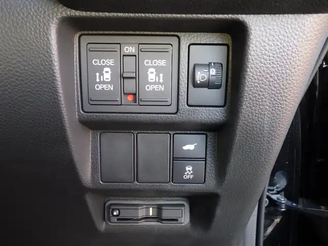 ホンダ ステップワゴン スパーダ eHEV 千葉県 2024(令6)年 1.5万km クリスタルブラックパール ホンダセンシング/・衝突軽減ブレーキ（CMBS）/・車線維持支援システム（LKAS）/・アダプティブクルーズコントロール（ACC）/・後方誤発進抑制機能/・誤発進抑制機能/パワーバックドア/両側パワースライドドア/ハーフレザーシート/前席シートヒーター/ホンダコネクトナビ/地デジTV/【DVD/CD再生機能　Bluetooth接続】/バックカメラ/ドライブレコーダー（前後撮影）/革巻きステアリング/ステアリングスイッチ/パドルシフト/ETC/LEDヘッドライト/ウインカーミラー/コーナーセンサー/純正16インチアルミホイル/サイド/カーテンエアバッグ/Honda スマートキー