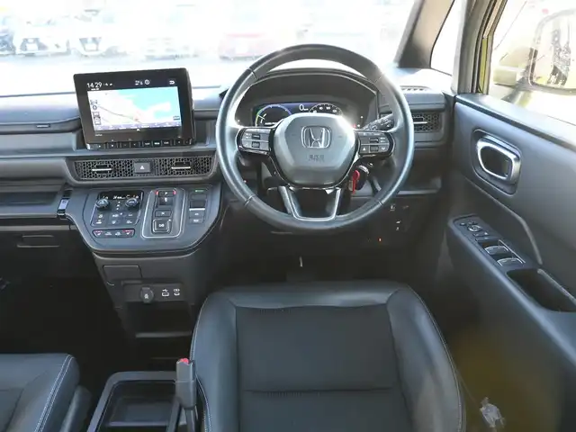 ホンダ ステップワゴン スパーダ eHEV 千葉県 2024(令6)年 1.5万km クリスタルブラックパール ホンダセンシング/・衝突軽減ブレーキ（CMBS）/・車線維持支援システム（LKAS）/・アダプティブクルーズコントロール（ACC）/・後方誤発進抑制機能/・誤発進抑制機能/パワーバックドア/両側パワースライドドア/ハーフレザーシート/前席シートヒーター/ホンダコネクトナビ/地デジTV/【DVD/CD再生機能　Bluetooth接続】/バックカメラ/ドライブレコーダー（前後撮影）/革巻きステアリング/ステアリングスイッチ/パドルシフト/ETC/LEDヘッドライト/ウインカーミラー/コーナーセンサー/純正16インチアルミホイル/サイド/カーテンエアバッグ/Honda スマートキー