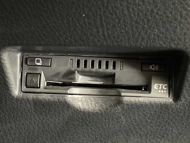 トヨタ Ｃ－ＨＲ G LEDエディション 宮崎県 2018(平30)年 3.6万km ホワイトパールクリスタルシャイン ワンオーナー/Toyota Safety Sense/〇プリクラシュセーフティ/〇レーンディパーチャーアラート/〇ブラインドスポットモニター/〇リアクロストラフィックアラート/〇オートマチックハイビーム/〇クリアランスソナー/〇レーダークルーズコントロール/純正9インチSDナビ/フルセグTV/CD/DVD/Bluetooth/バックカメラ/ハーフレザーシート/シートヒーター/ビルトインETC/LEDヘッドライト/純正18インチAW/純正ドライブレコーダー/スマートキー×２