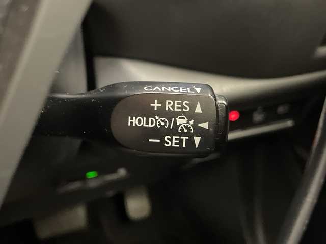 トヨタ Ｃ－ＨＲ G LEDエディション 宮崎県 2018(平30)年 3.6万km ホワイトパールクリスタルシャイン ワンオーナー/Toyota Safety Sense/〇プリクラシュセーフティ/〇レーンディパーチャーアラート/〇ブラインドスポットモニター/〇リアクロストラフィックアラート/〇オートマチックハイビーム/〇クリアランスソナー/〇レーダークルーズコントロール/純正9インチSDナビ/フルセグTV/CD/DVD/Bluetooth/バックカメラ/ハーフレザーシート/シートヒーター/ビルトインETC/LEDヘッドライト/純正18インチAW/純正ドライブレコーダー/スマートキー×２