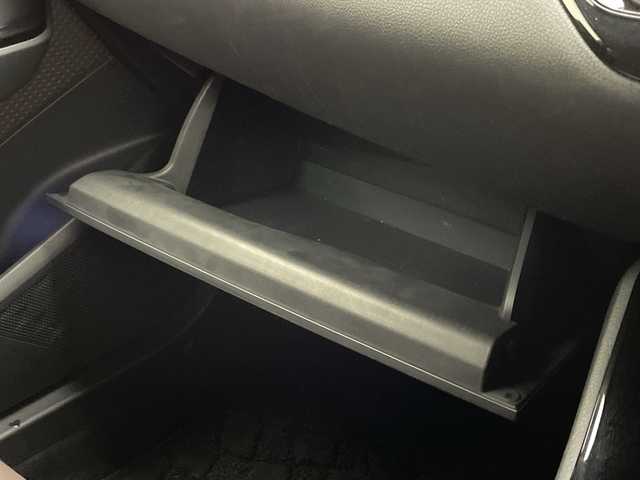 トヨタ Ｃ－ＨＲ G LEDエディション 宮崎県 2018(平30)年 3.6万km ホワイトパールクリスタルシャイン ワンオーナー/Toyota Safety Sense/〇プリクラシュセーフティ/〇レーンディパーチャーアラート/〇ブラインドスポットモニター/〇リアクロストラフィックアラート/〇オートマチックハイビーム/〇クリアランスソナー/〇レーダークルーズコントロール/純正9インチSDナビ/フルセグTV/CD/DVD/Bluetooth/バックカメラ/ハーフレザーシート/シートヒーター/ビルトインETC/LEDヘッドライト/純正18インチAW/純正ドライブレコーダー/スマートキー×２