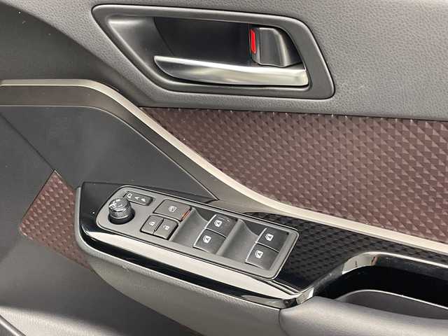 トヨタ Ｃ－ＨＲ G LEDエディション 宮崎県 2018(平30)年 3.6万km ホワイトパールクリスタルシャイン ワンオーナー/Toyota Safety Sense/〇プリクラシュセーフティ/〇レーンディパーチャーアラート/〇ブラインドスポットモニター/〇リアクロストラフィックアラート/〇オートマチックハイビーム/〇クリアランスソナー/〇レーダークルーズコントロール/純正9インチSDナビ/フルセグTV/CD/DVD/Bluetooth/バックカメラ/ハーフレザーシート/シートヒーター/ビルトインETC/LEDヘッドライト/純正18インチAW/純正ドライブレコーダー/スマートキー×２