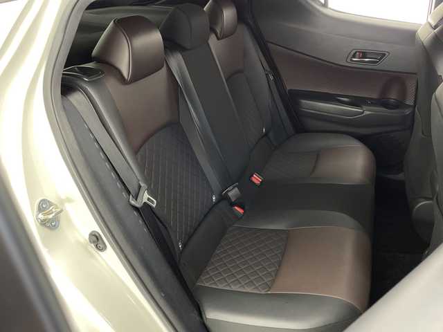 トヨタ Ｃ－ＨＲ G LEDエディション 宮崎県 2018(平30)年 3.6万km ホワイトパールクリスタルシャイン ワンオーナー/Toyota Safety Sense/〇プリクラシュセーフティ/〇レーンディパーチャーアラート/〇ブラインドスポットモニター/〇リアクロストラフィックアラート/〇オートマチックハイビーム/〇クリアランスソナー/〇レーダークルーズコントロール/純正9インチSDナビ/フルセグTV/CD/DVD/Bluetooth/バックカメラ/ハーフレザーシート/シートヒーター/ビルトインETC/LEDヘッドライト/純正18インチAW/純正ドライブレコーダー/スマートキー×２