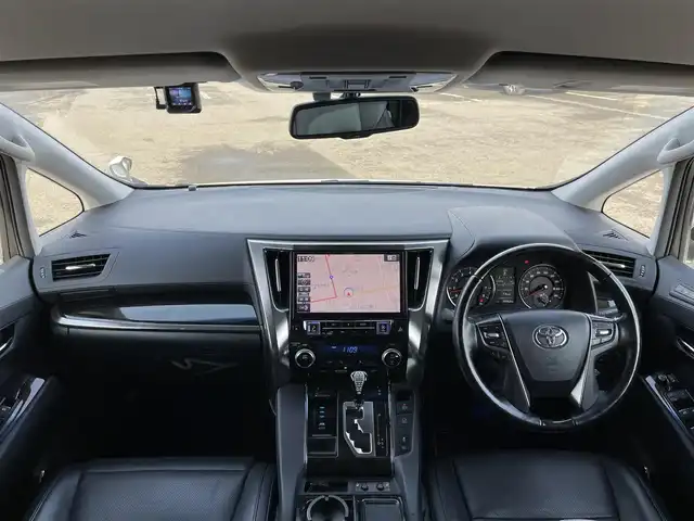 トヨタ アルファード SA Cパッケージ 道央・札幌 2017(平29)年 6万km ホワイトパールクリスタルシャイン ４WD/寒冷地仕様/ALPINE11インチナビ/CD/DVD/BT/フルセグ/ALPINE12.8インチフリップダウンモニター/横滑り防止装置/クルーズコントロール/クリアランスソナー/バックカメラ/ビルトインETC/ドライブレコーダー/アイドリングストップ/ワイパーデアイサー/ECOMODE/両側パワースライドドア/パワーバックドア/前席/２列目パワーシート/D席メモリーシート/前席シートヒーター/革巻きステアリング/ステアリングリモコン/ハンドルヒーター/AC100V/電動パーキング/ブレーキホールド/MTモード付AT/プッシュスタート/スマートキー/LEDヘッドライト/オートライト/オートハイビーム/フォグランプ/電動格納ミラー/ウィンカーミラー/社外フロアマット/ドアバイザー