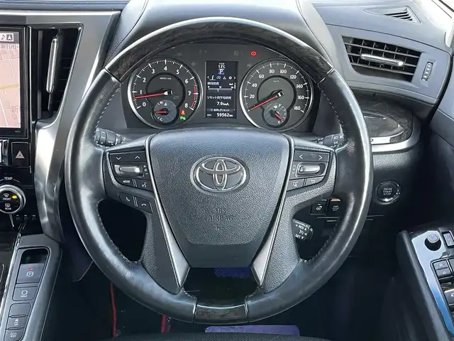 トヨタ アルファード SA Cパッケージ 道央・札幌 2017(平29)年 6万km ホワイトパールクリスタルシャイン ４WD/寒冷地仕様/ALPINE11インチナビ/CD/DVD/BT/フルセグ/ALPINE12.8インチフリップダウンモニター/横滑り防止装置/クルーズコントロール/クリアランスソナー/バックカメラ/ビルトインETC/ドライブレコーダー/アイドリングストップ/ワイパーデアイサー/ECOMODE/両側パワースライドドア/パワーバックドア/前席/２列目パワーシート/D席メモリーシート/前席シートヒーター/革巻きステアリング/ステアリングリモコン/ハンドルヒーター/AC100V/電動パーキング/ブレーキホールド/MTモード付AT/プッシュスタート/スマートキー/LEDヘッドライト/オートライト/オートハイビーム/フォグランプ/電動格納ミラー/ウィンカーミラー/社外フロアマット/ドアバイザー
