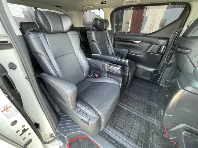 トヨタ アルファード SA Cパッケージ 道央・札幌 2017(平29)年 6万km ホワイトパールクリスタルシャイン ４WD/寒冷地仕様/ALPINE11インチナビ/CD/DVD/BT/フルセグ/ALPINE12.8インチフリップダウンモニター/横滑り防止装置/クルーズコントロール/クリアランスソナー/バックカメラ/ビルトインETC/ドライブレコーダー/アイドリングストップ/ワイパーデアイサー/ECOMODE/両側パワースライドドア/パワーバックドア/前席/２列目パワーシート/D席メモリーシート/前席シートヒーター/革巻きステアリング/ステアリングリモコン/ハンドルヒーター/AC100V/電動パーキング/ブレーキホールド/MTモード付AT/プッシュスタート/スマートキー/LEDヘッドライト/オートライト/オートハイビーム/フォグランプ/電動格納ミラー/ウィンカーミラー/社外フロアマット/ドアバイザー