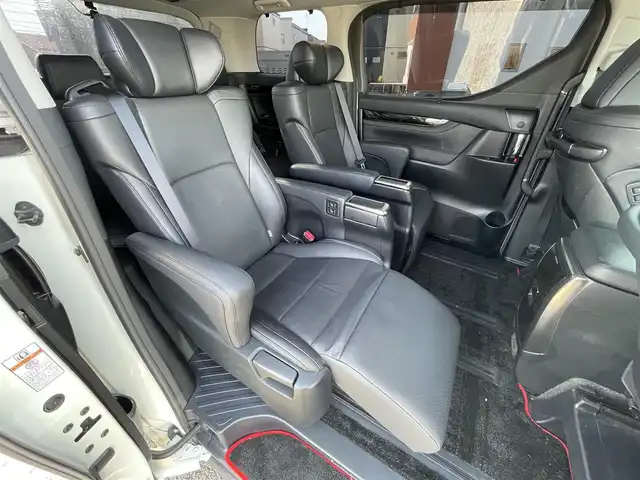 トヨタ アルファード SA Cパッケージ 道央・札幌 2017(平29)年 6万km ホワイトパールクリスタルシャイン ４WD/寒冷地仕様/ALPINE11インチナビ/CD/DVD/BT/フルセグ/ALPINE12.8インチフリップダウンモニター/横滑り防止装置/クルーズコントロール/クリアランスソナー/バックカメラ/ビルトインETC/ドライブレコーダー/アイドリングストップ/ワイパーデアイサー/ECOMODE/両側パワースライドドア/パワーバックドア/前席/２列目パワーシート/D席メモリーシート/前席シートヒーター/革巻きステアリング/ステアリングリモコン/ハンドルヒーター/AC100V/電動パーキング/ブレーキホールド/MTモード付AT/プッシュスタート/スマートキー/LEDヘッドライト/オートライト/オートハイビーム/フォグランプ/電動格納ミラー/ウィンカーミラー/社外フロアマット/ドアバイザー