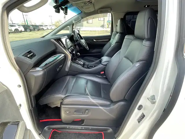 トヨタ アルファード SA Cパッケージ 道央・札幌 2017(平29)年 6万km ホワイトパールクリスタルシャイン ４WD/寒冷地仕様/ALPINE11インチナビ/CD/DVD/BT/フルセグ/ALPINE12.8インチフリップダウンモニター/横滑り防止装置/クルーズコントロール/クリアランスソナー/バックカメラ/ビルトインETC/ドライブレコーダー/アイドリングストップ/ワイパーデアイサー/ECOMODE/両側パワースライドドア/パワーバックドア/前席/２列目パワーシート/D席メモリーシート/前席シートヒーター/革巻きステアリング/ステアリングリモコン/ハンドルヒーター/AC100V/電動パーキング/ブレーキホールド/MTモード付AT/プッシュスタート/スマートキー/LEDヘッドライト/オートライト/オートハイビーム/フォグランプ/電動格納ミラー/ウィンカーミラー/社外フロアマット/ドアバイザー