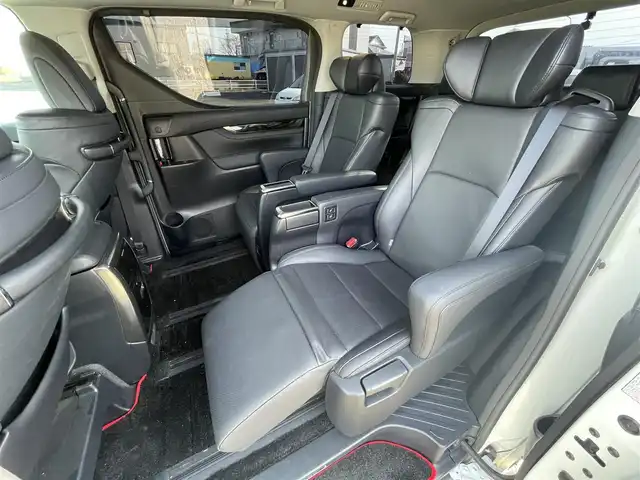 トヨタ アルファード SA Cパッケージ 道央・札幌 2017(平29)年 6万km ホワイトパールクリスタルシャイン ４WD/寒冷地仕様/ALPINE11インチナビ/CD/DVD/BT/フルセグ/ALPINE12.8インチフリップダウンモニター/横滑り防止装置/クルーズコントロール/クリアランスソナー/バックカメラ/ビルトインETC/ドライブレコーダー/アイドリングストップ/ワイパーデアイサー/ECOMODE/両側パワースライドドア/パワーバックドア/前席/２列目パワーシート/D席メモリーシート/前席シートヒーター/革巻きステアリング/ステアリングリモコン/ハンドルヒーター/AC100V/電動パーキング/ブレーキホールド/MTモード付AT/プッシュスタート/スマートキー/LEDヘッドライト/オートライト/オートハイビーム/フォグランプ/電動格納ミラー/ウィンカーミラー/社外フロアマット/ドアバイザー