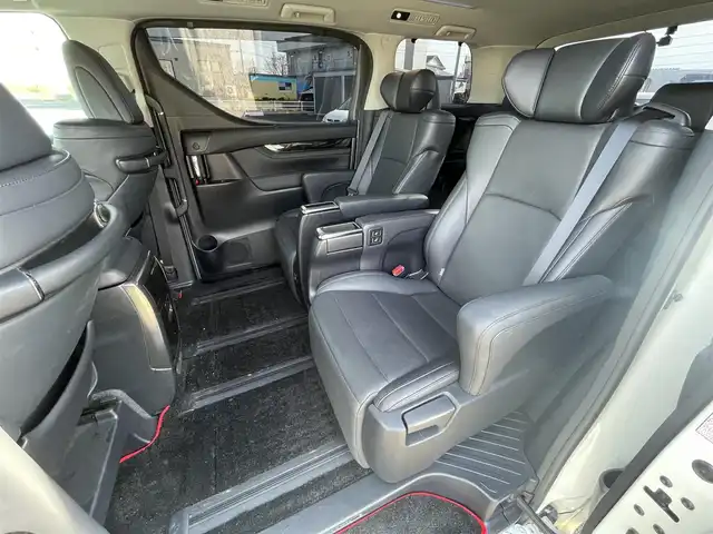 トヨタ アルファード SA Cパッケージ 道央・札幌 2017(平29)年 6万km ホワイトパールクリスタルシャイン ４WD/寒冷地仕様/ALPINE11インチナビ/CD/DVD/BT/フルセグ/ALPINE12.8インチフリップダウンモニター/横滑り防止装置/クルーズコントロール/クリアランスソナー/バックカメラ/ビルトインETC/ドライブレコーダー/アイドリングストップ/ワイパーデアイサー/ECOMODE/両側パワースライドドア/パワーバックドア/前席/２列目パワーシート/D席メモリーシート/前席シートヒーター/革巻きステアリング/ステアリングリモコン/ハンドルヒーター/AC100V/電動パーキング/ブレーキホールド/MTモード付AT/プッシュスタート/スマートキー/LEDヘッドライト/オートライト/オートハイビーム/フォグランプ/電動格納ミラー/ウィンカーミラー/社外フロアマット/ドアバイザー