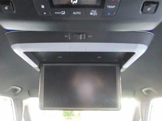 ホンダ ステップワゴン スパーダ eHEV プレミアムライン 千葉県 2023(令5)年 2.2万km プラチナホワイトパール ワンオーナー/純正11.4インチコネクトナビ、フルセグTV/全方位カメラ/オーディオ【SD/DVD/CD/BT/USB】/純正15.6インチフリップダウンモニター/純正DIATONE SOUNDシステム/ホンダセンシング/LEDヘッドライト&LEDフォグ/純正17インチアルミホイール/無限カバー付きウィンカーミラー/純正前後ドライブレコーダー/前席、２列目シートヒーター/フロント、リアコーナーセンサー/両側パワースライドドア/パワーバックドア/クルーズコントロール/ハーフレザーシート/前席&セカンドシートヒーター/スイッチ付き革巻きステアリング/LEDルームランプ/純正ETC2.0/純正ドライブレコーダー（前後）/スカッフイルミネーション/ディーラー点検記録簿(R6/R7)