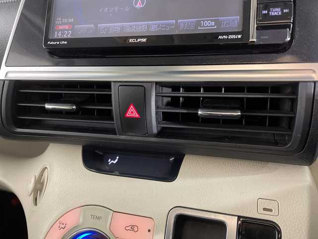 トヨタ シエンタ G 福岡県 2016(平28)年 4.8万km ホワイトパールクリスタルシャイン 社外メモリーナビゲーション/CD DVD BT/フルセグテレビ/バックカメラ/オートライト/オートハイビーム/LEDヘッドライト/革巻きステアリング/ステアリングスイッチ/ドライブレコーダー/純正15インチアルミホイール/ETC/フロアマット/ドアバイザー