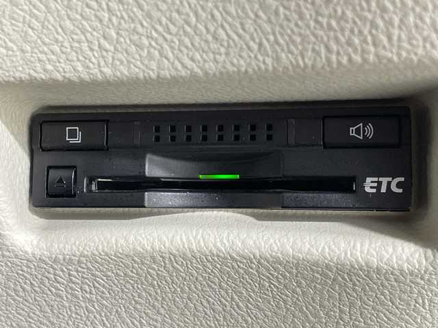 トヨタ シエンタ G 福岡県 2016(平28)年 4.8万km ホワイトパールクリスタルシャイン 社外メモリーナビゲーション/CD DVD BT/フルセグテレビ/バックカメラ/オートライト/オートハイビーム/LEDヘッドライト/革巻きステアリング/ステアリングスイッチ/ドライブレコーダー/純正15インチアルミホイール/ETC/フロアマット/ドアバイザー