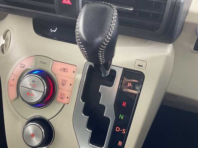 トヨタ シエンタ G 福岡県 2016(平28)年 4.8万km ホワイトパールクリスタルシャイン 社外メモリーナビゲーション/CD DVD BT/フルセグテレビ/バックカメラ/オートライト/オートハイビーム/LEDヘッドライト/革巻きステアリング/ステアリングスイッチ/ドライブレコーダー/純正15インチアルミホイール/ETC/フロアマット/ドアバイザー