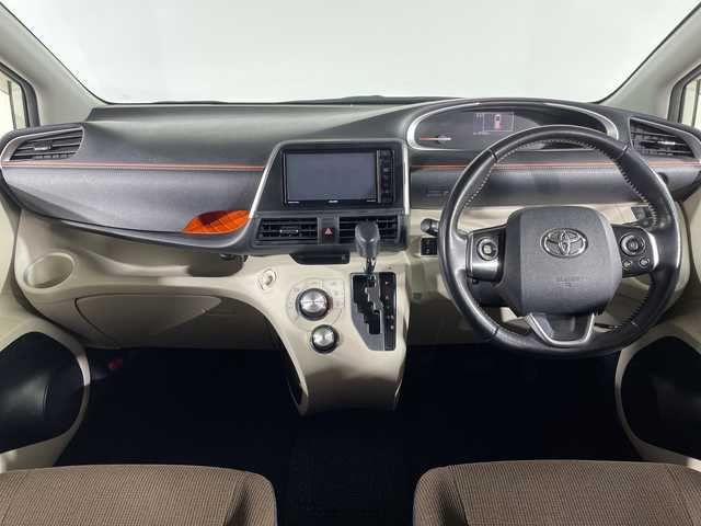 トヨタ シエンタ G 福岡県 2016(平28)年 4.8万km ホワイトパールクリスタルシャイン 社外メモリーナビゲーション/CD DVD BT/フルセグテレビ/バックカメラ/オートライト/オートハイビーム/LEDヘッドライト/革巻きステアリング/ステアリングスイッチ/ドライブレコーダー/純正15インチアルミホイール/ETC/フロアマット/ドアバイザー