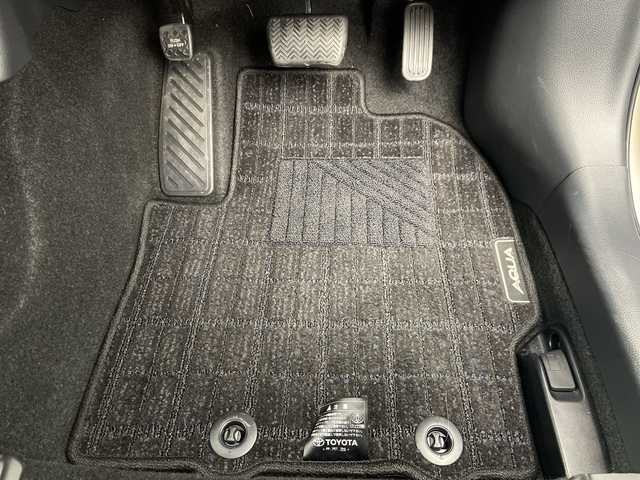 トヨタ アクア G 群馬県 2022(令4)年 2.4万km クリアベージュメタリック 純正８型ナビ　全周囲カメラ　パーキングアシスト　ビルトインＥＴＣ２．０　ドラレコ　衝突被害軽減ブレーキ　レーンアシスト　オートマチックハイビーム　ＬＥＤヘッドライト　クリアランスソナー　禁煙車